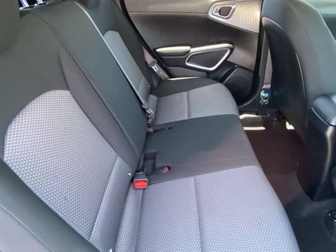 Used 2025 Kia Soul LX FWD image 18
