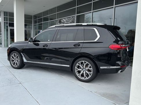 Used 2022 BMW X7 xDrive40i w/ Parking Assistance Package image 3