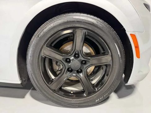 Used 2019 Chevrolet Camaro LT RWD image 9
