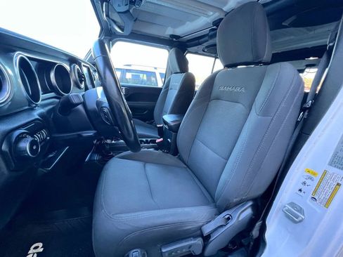 Used 2020 Jeep Wrangler Unlimited Sahara w/ Uconnect 4C Nav & Sound Group AWD/4WD image 11