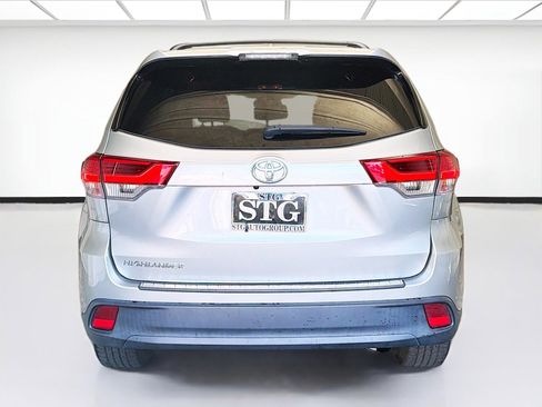 Used 2019 Toyota Highlander LE FWD image 5
