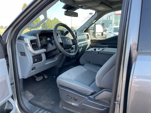 Used 2025 Ford F250 XLT w/ Black Appearance Package AWD/4WD image 9