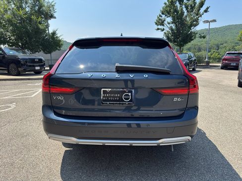 Certified 2025 Volvo V90 B6 Cross Country Plus AWD/4WD image 9