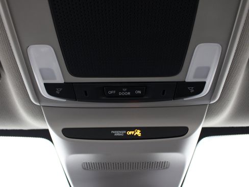 Used 2025 Honda HR-V LX image 18