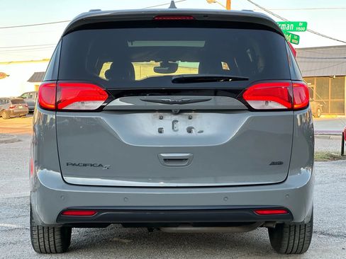 Used 2020 Chrysler Pacifica Touring-L w/ Advanced Safetytec Group image 6