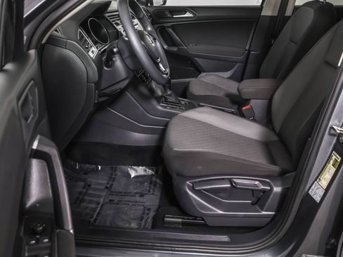 Used 2020 Volkswagen Tiguan S image 21