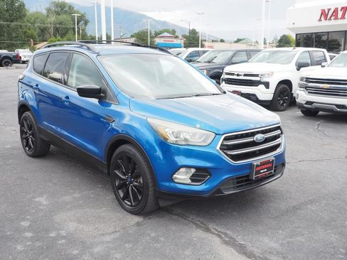 Used 2017 Ford Escape SE w/ SE Sport Appearance Package AWD/4WD image 3