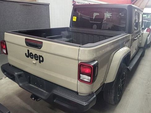 Used 2022 Jeep Gladiator Sport image 6