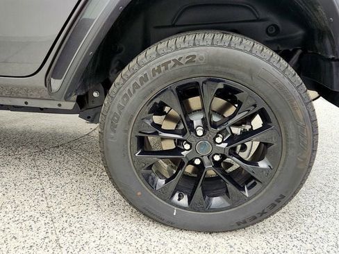 Used 2025 Jeep Wrangler Unlimited Sahara w/ Safety Group image 9