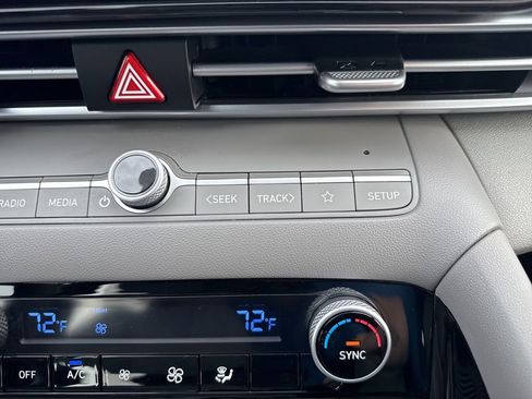 Used 2023 Hyundai Elantra SEL w/ Convenience Package image 32