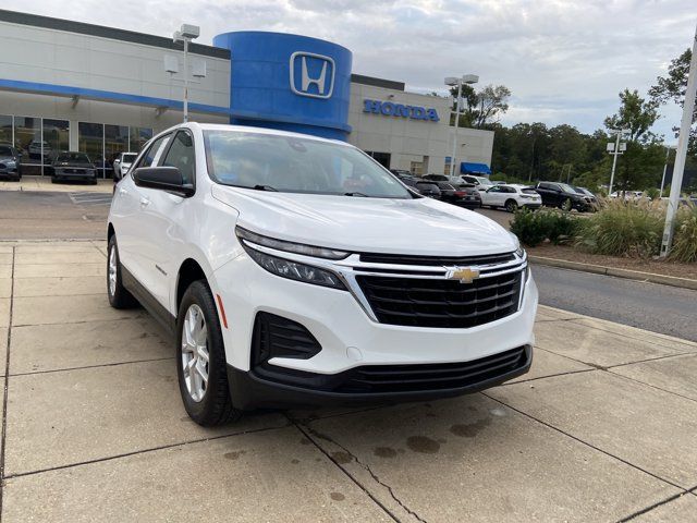Used 2023 Chevrolet Equinox LS AWD/4WD image 2