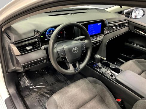 Used 2025 Toyota Camry LE FWD image 17