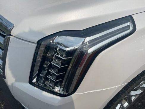 Used 2019 Cadillac Escalade ESV Platinum AWD/4WD image 13