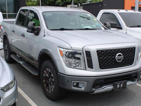 Used 2018 Nissan Titan PRO-4X w/ Pro-4x Convenience Package AWD/4WD image 3