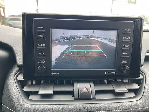 Used 2020 Toyota RAV4 LE image 21