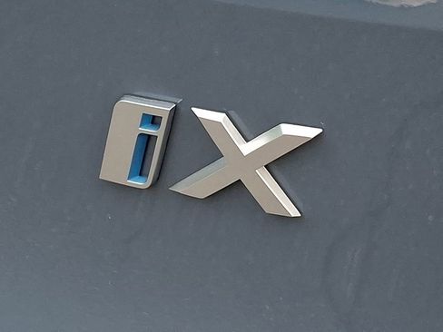 Used 2024 BMW iX xDrive50 w/ Sport Package AWD/4WD image 28