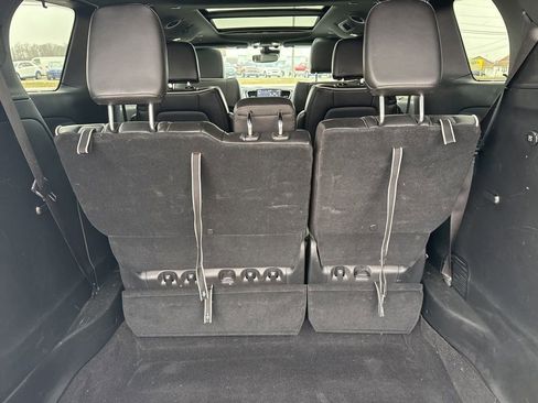 Used 2025 Chrysler Pacifica Limited image 28