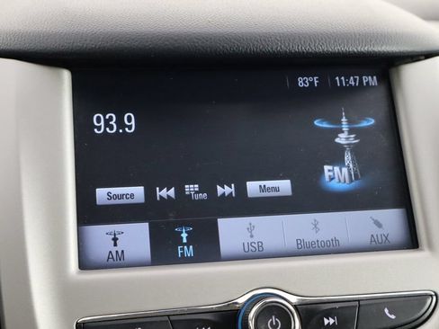 Used 2017 Chevrolet Cruze LS FWD image 27