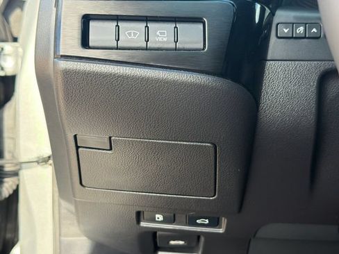 Used 2022 Lexus ES 300h Ultra Luxury w/ Accessory Package 2 FWD image 29