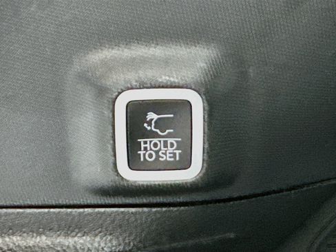 Used 2023 Jeep Grand Cherokee Altitude RWD image 28
