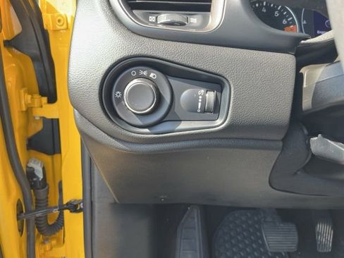 Used 2023 Jeep Renegade Latitude AWD/4WD image 30