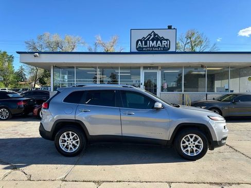Used 2016 Jeep Cherokee Latitude w/ Cold Weather Group AWD/4WD image 8