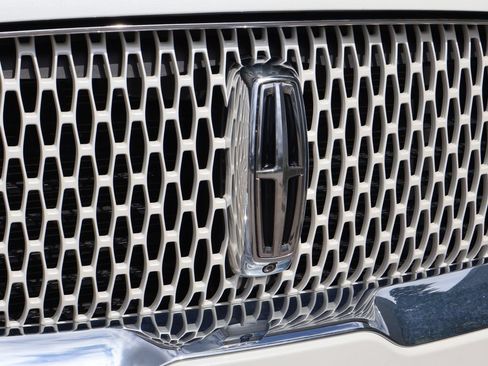 Used 2020 Lincoln Navigator Reserve w/ Equipment Group 208A Reserve AWD/4WD image 2