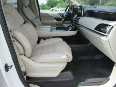 Used 2019 Lincoln Navigator Reserve AWD/4WD image 10
