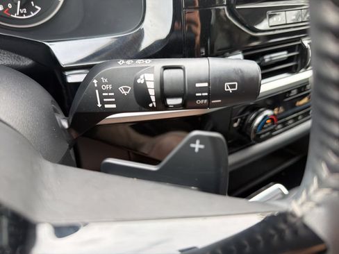 Used 2025 Nissan Pathfinder SL AWD/4WD image 30