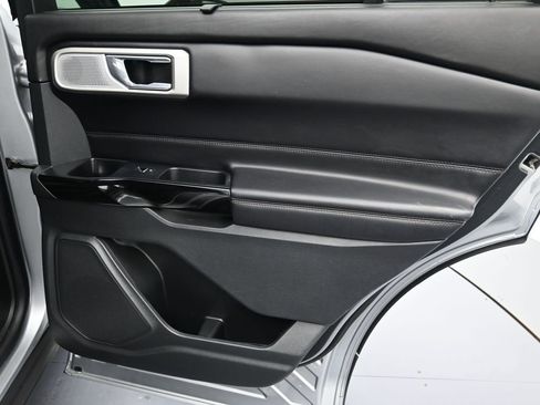 Used 2021 Ford Explorer Platinum w/ Equipment Group 601A image 34