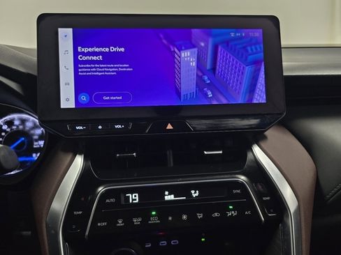 Certified 2024 Toyota Venza XLE image 25