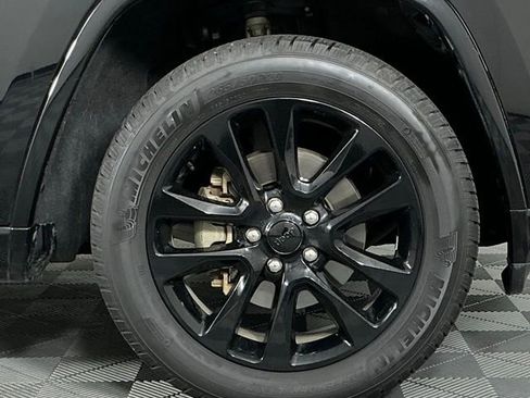 Used 2019 Jeep Grand Cherokee Altitude RWD image 8