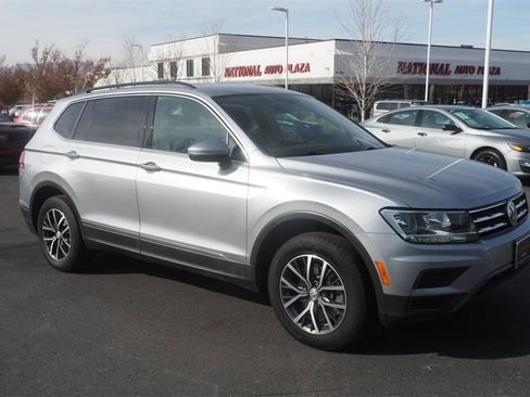 Used 2020 Volkswagen Tiguan SE image 3