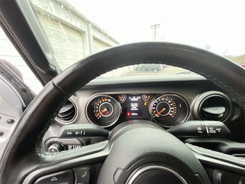 Used 2022 Jeep Gladiator Willys image 15