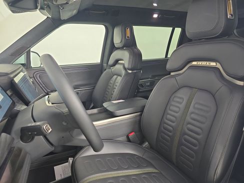 Used 2023 Rivian R1S Adventure image 21