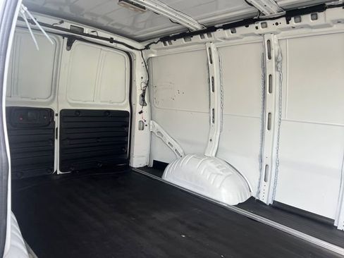 Used 2022 Chevrolet Express 2500 w/ Driver Convenience Package image 17