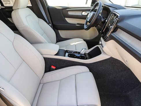 New 2026 Volvo XC40 B5 Plus w/ Protection Package Premier AWD/4WD image 16