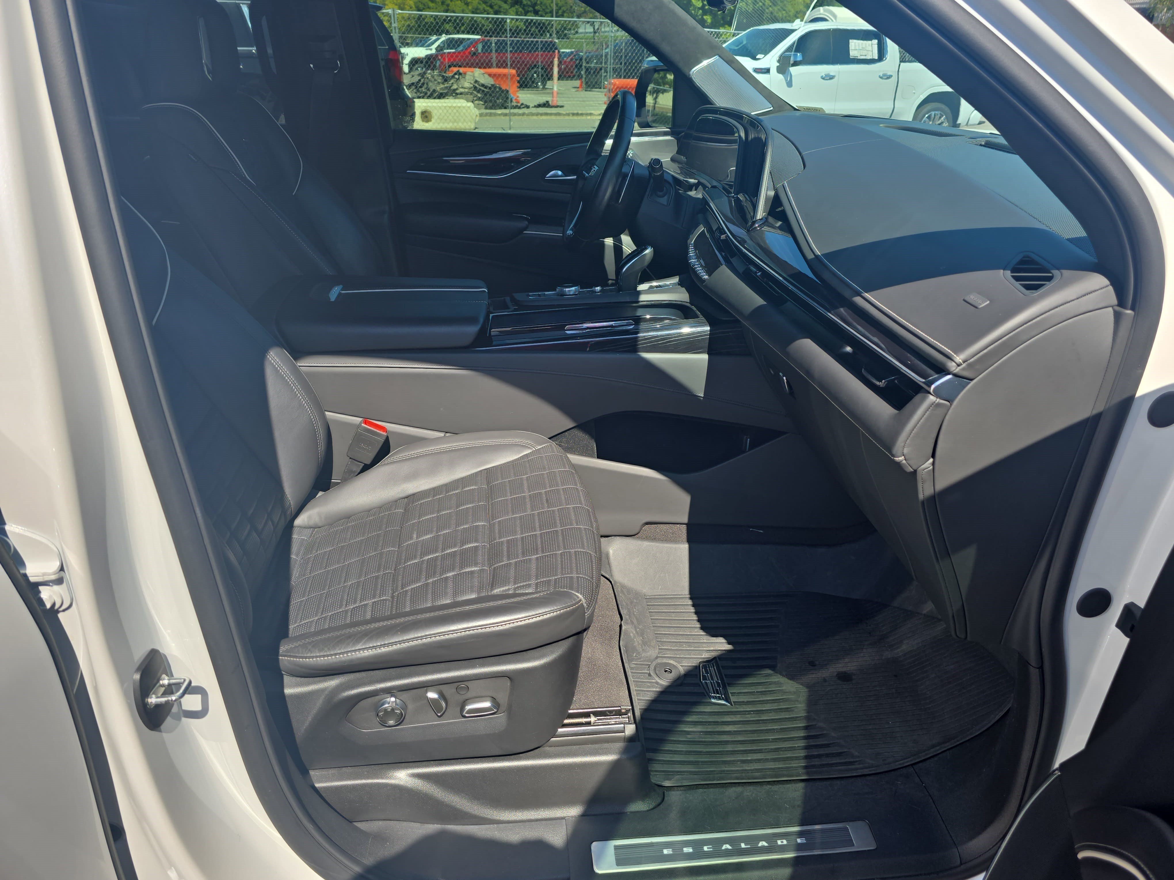 Certified 2024 Cadillac Escalade V w/ LPO, ONYX Package AWD/4WD image 10