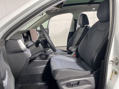 New 2026 Volkswagen Tiguan SE image 10