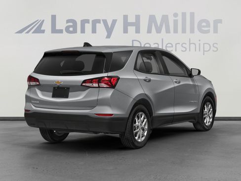 Used 2024 Chevrolet Equinox LT AWD/4WD image 2