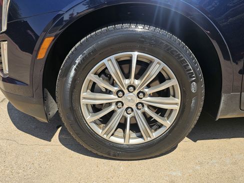 Used 2017 Cadillac XT5 Luxury w/ Driver Awareness Package image 13