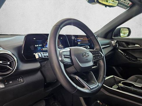 Used 2025 Chevrolet Equinox LT w/ Safety and Technology Package FWD image 9