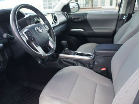 Used 2019 Toyota Tacoma SR5 AWD/4WD image 12