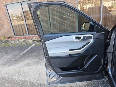 Used 2022 Ford Explorer XLT w/ Equipment Group 202A image 27