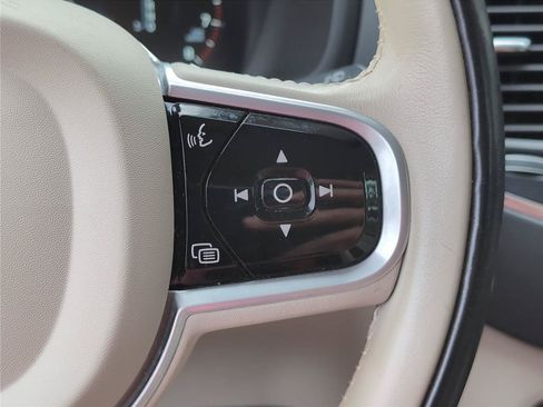 Used 2020 Volvo XC90 T5 Momentum FWD image 30
