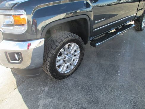 Used 2019 GMC Sierra 3500 SLT w/ Duramax Plus Package image 11