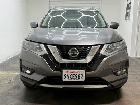 Used 2018 Nissan Rogue SV image 3