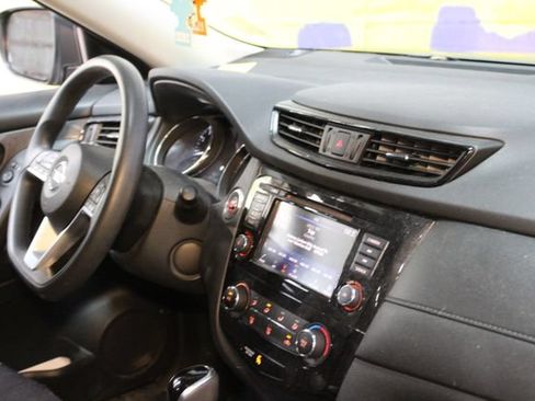 Used 2019 Nissan Rogue SV AWD/4WD image 10