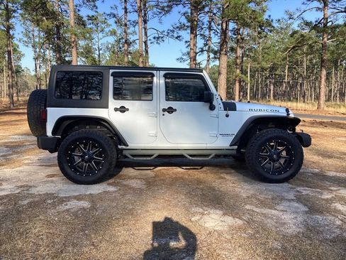 Used 2015 Jeep Wrangler Unlimited Rubicon w/ Connectivity Group image 6