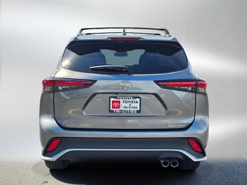 Used 2026 Toyota Highlander XSE AWD/4WD image 4